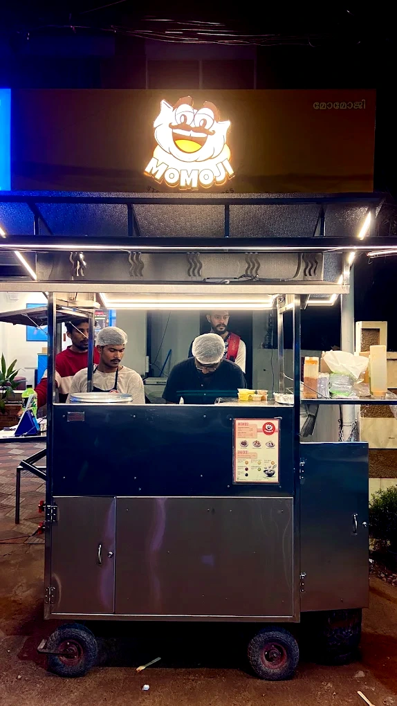 Momoji Outlet, Kazhakootam